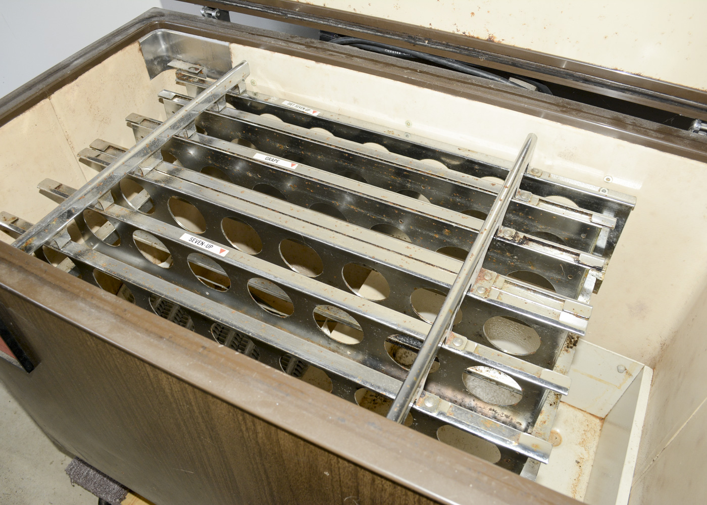 Vintage 7UP Vending Machine by Cornelius EBTH